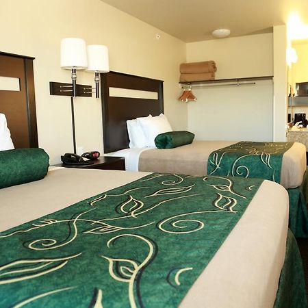 Travelodge By Wyndham Clinton Valley West Court Екстер'єр фото