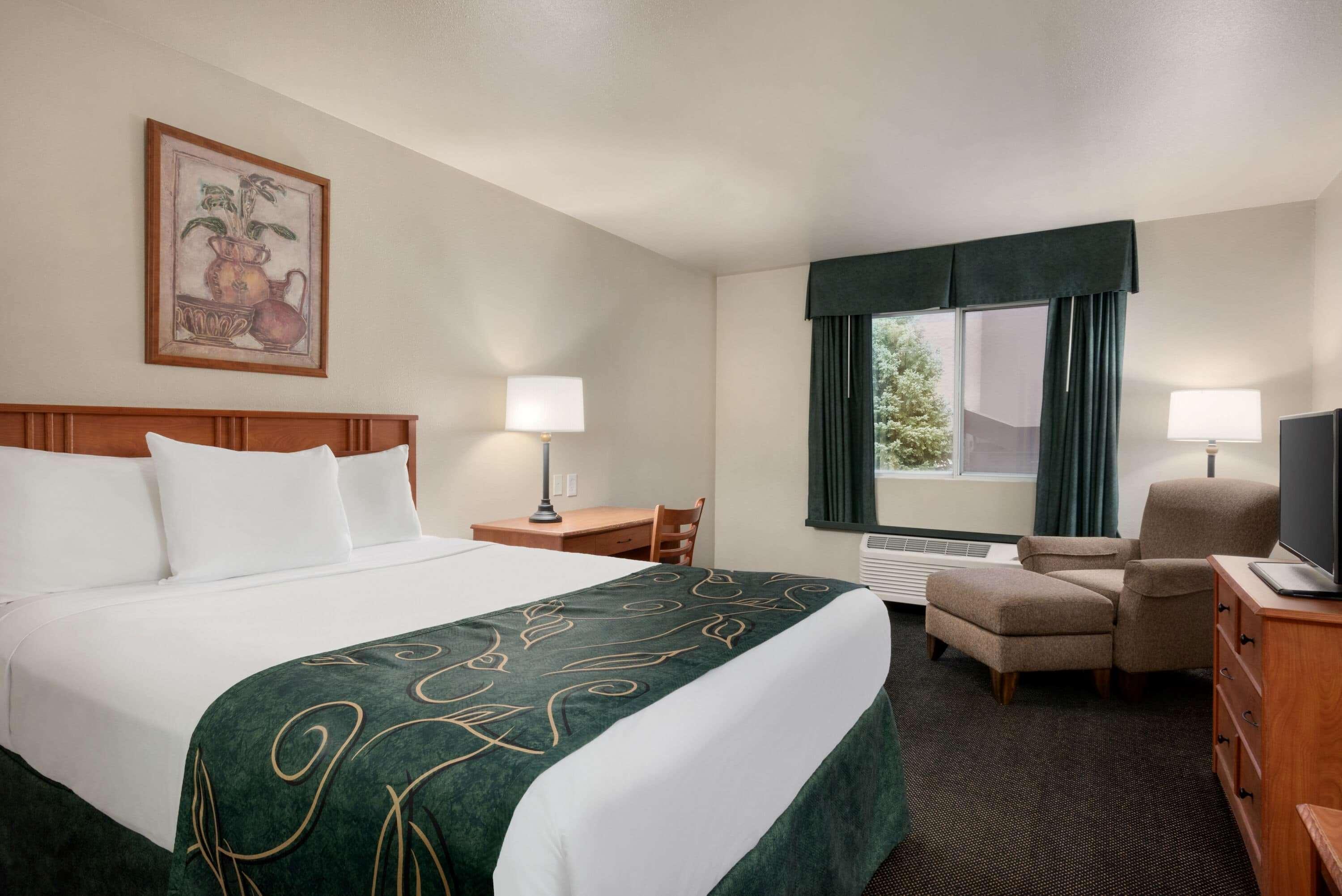 Travelodge By Wyndham Clinton Valley West Court Екстер'єр фото