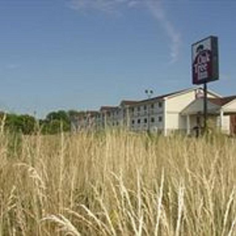 Travelodge By Wyndham Clinton Valley West Court Екстер'єр фото