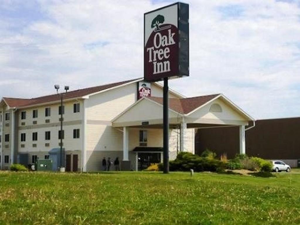 Travelodge By Wyndham Clinton Valley West Court Екстер'єр фото