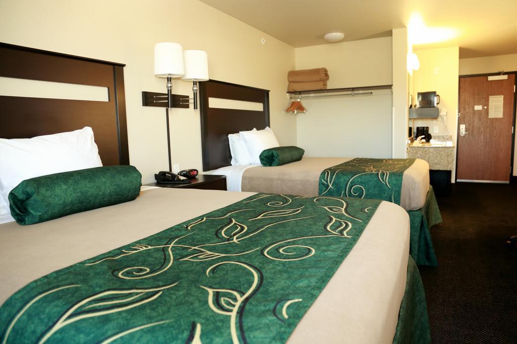 Travelodge By Wyndham Clinton Valley West Court Екстер'єр фото